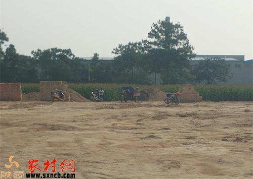 正在施工的工地