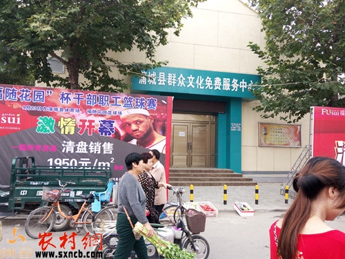 開(kāi)放時(shí)間卻大門(mén)緊鎖的群眾文化免費(fèi)服務(wù)中心