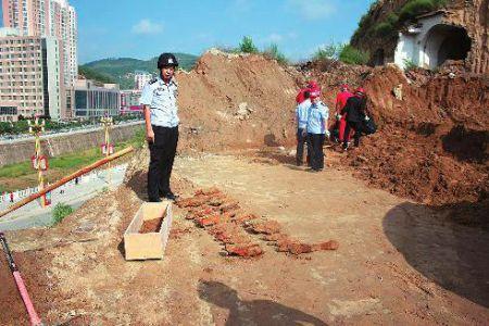 吳起警方工地挖掘出戰爭遺留廢舊炮彈200余枚